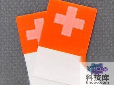 手机贴膜怎么贴_使用BG除尘贴清理顽固污垢