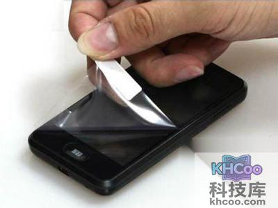 手机贴膜怎么贴_第五步：将②号离型膜完全撕开