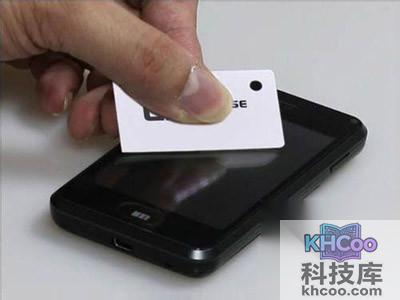 手机贴膜怎么贴_可用BG刮卡一下一下刮屏幕