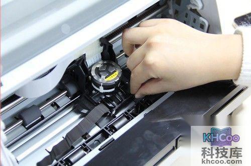 【色带怎么换】步骤2