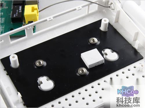 新360安全路由P1的配重块兼散热片