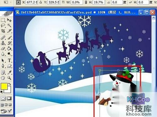 利用“移动工具”将“雪人”移动到之前的背景文档中