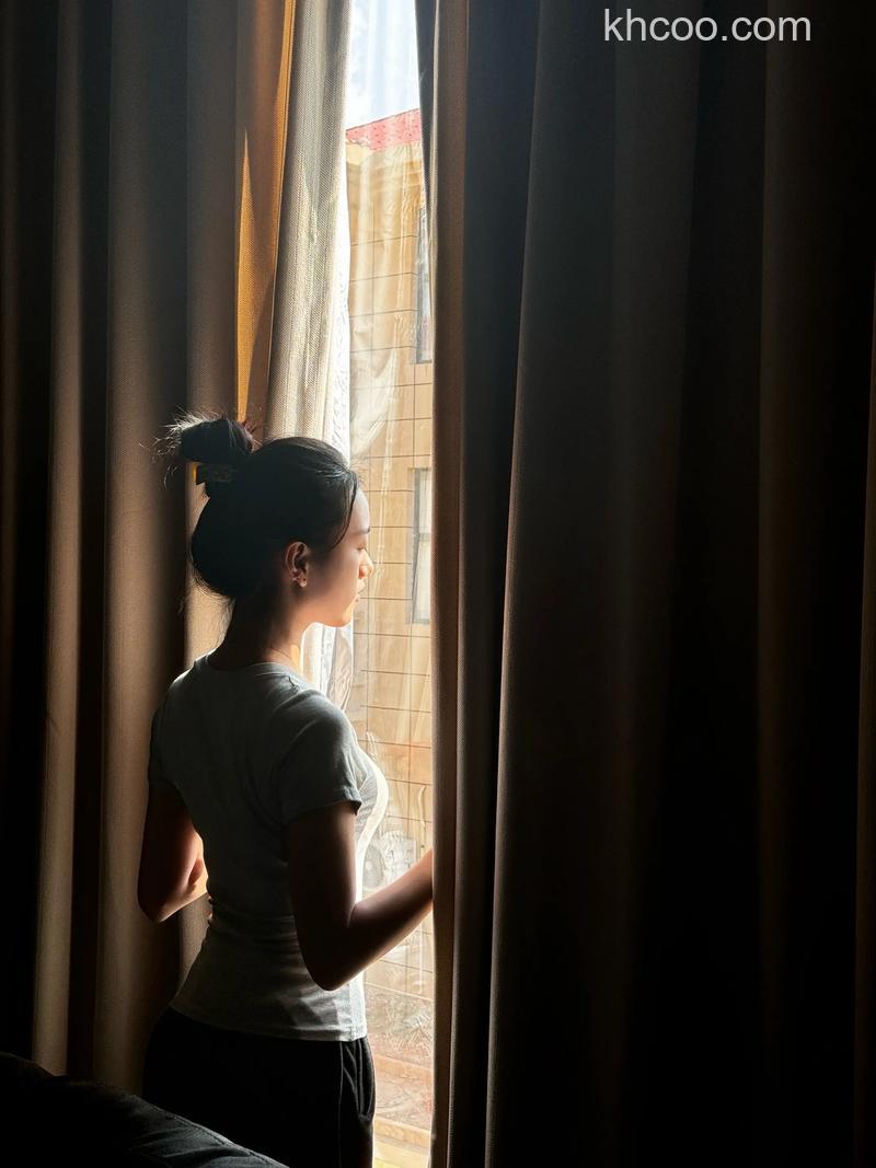 如何利用窗户射进来的光拍人像