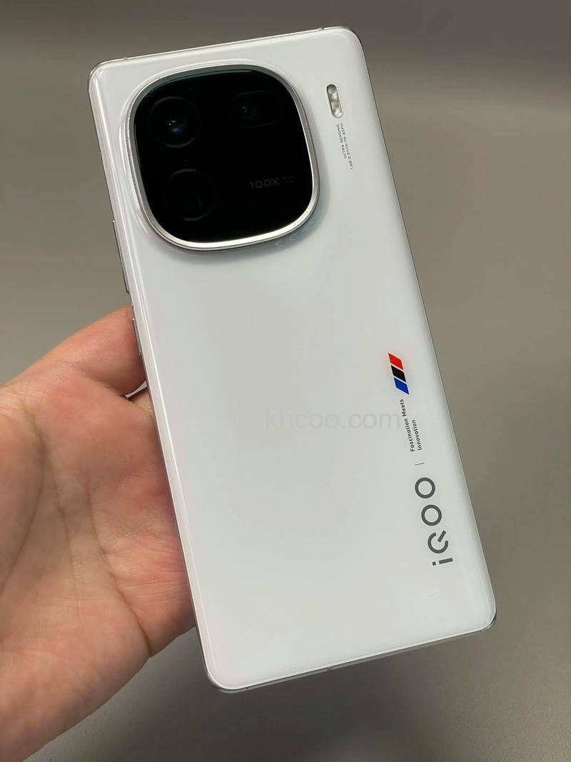 iqoo12pro采用哪种屏幕打造 iqoo12pro屏幕介绍【详解】