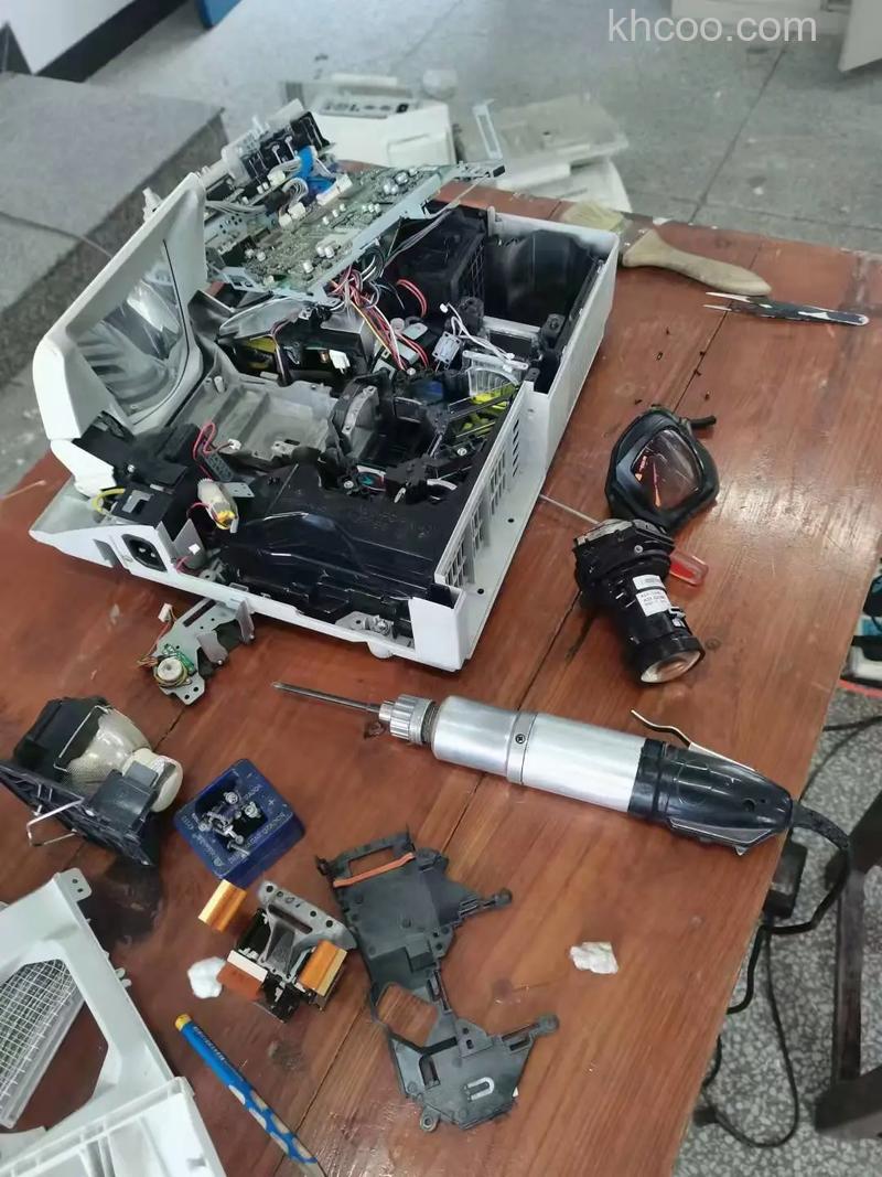 怎么清理投影仪里的灰尘 清理投影仪里的灰尘方法【详解】