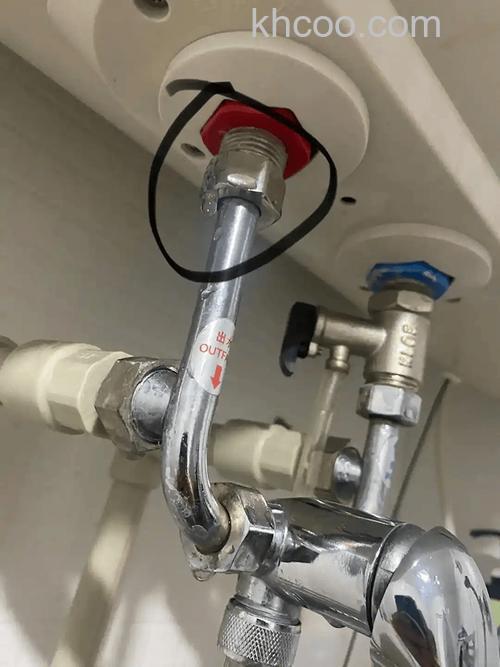 电热水器热水出口漏水会电死人吗 电热水器热水出口漏水的危险性【详解】