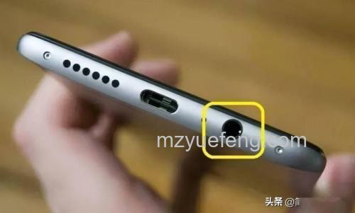 摩托罗拉Edge20Pro支持3.5mm耳机孔吗？位置详解