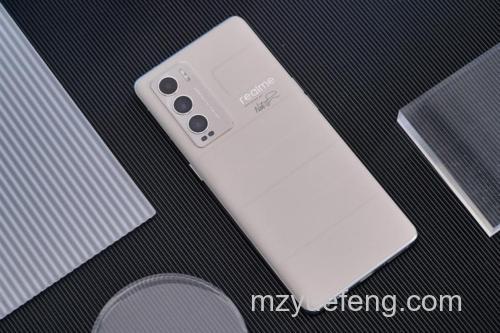 realme真我GT大师探索版有3.5mm耳机孔吗？怎么插耳机？详解