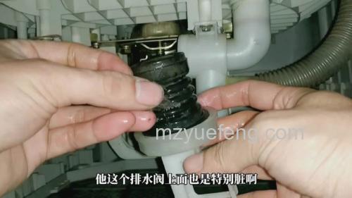 洗衣机自动漏水如何维修?维修方法详解